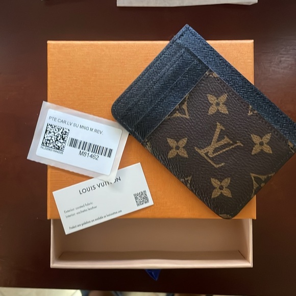 LV SIDE-UP Card Holder - Picture 3 of 7